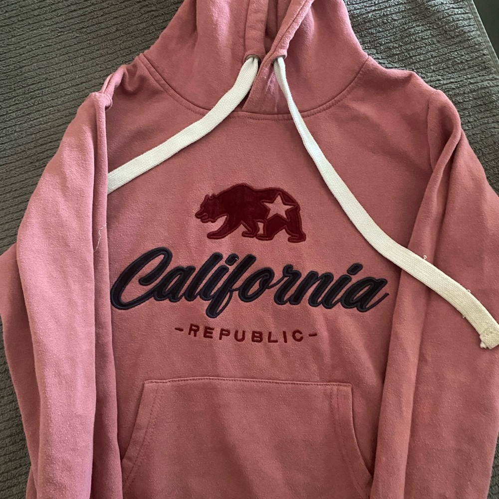 Reflex women’s pullover hoodie. Color:Pink: details:60% Cotton 40% Polyester
